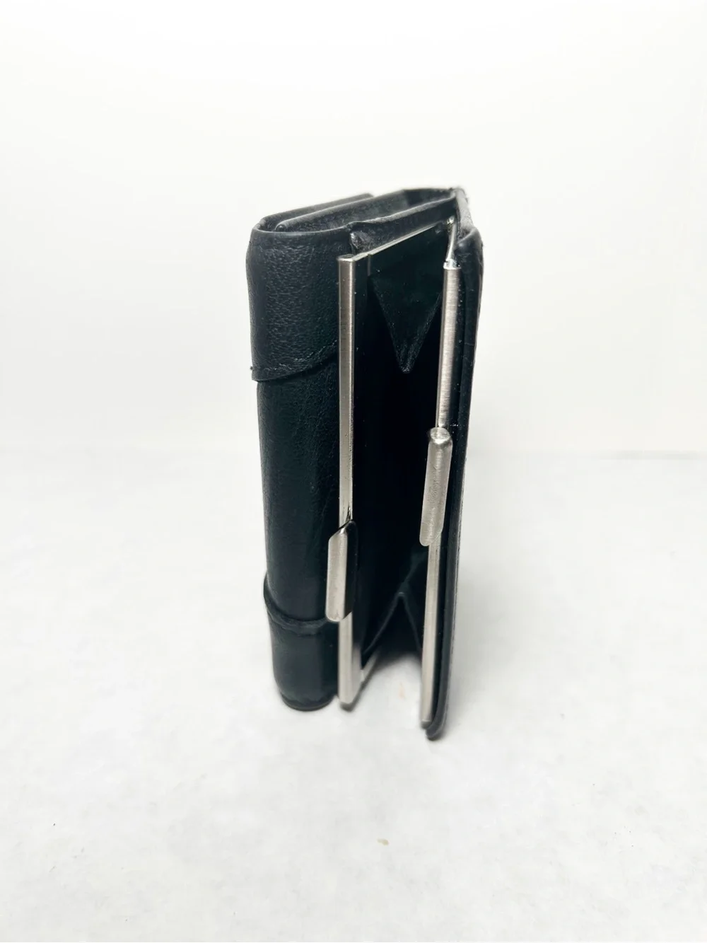 Pelle Studio Genuine Leather Black Trifold Wallet with Kiss Lock EUC
